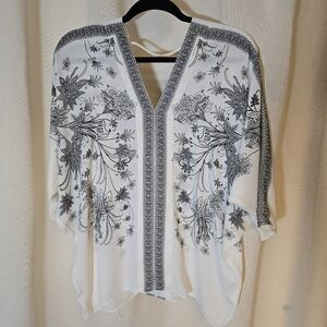 Rose & Olive White and Gray 3/4 Sleeve Blouse Sz S Fits Larger See Measurements